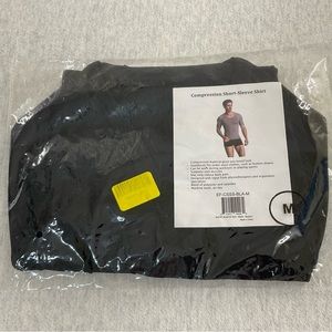 ZEROBODYS SEAMLESSLY FIT MEN’S COMPRESSION SHORT-SLEEVE SHIRT SIZE: MEDIUM BLACK